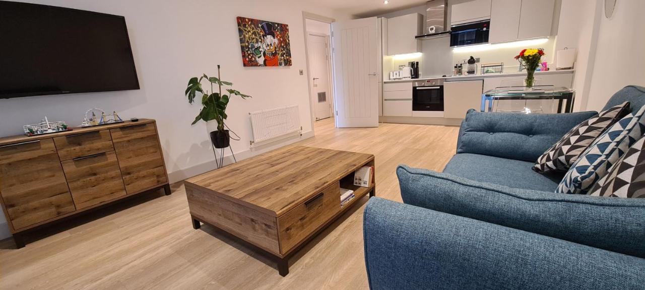 Luxury 1 Bedroom Waterside Apartment In Gloucester Docks Dış mekan fotoğraf