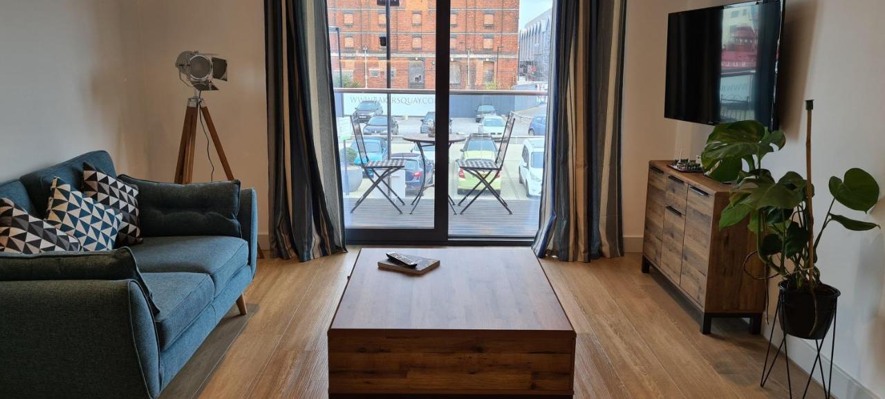 Luxury 1 Bedroom Waterside Apartment In Gloucester Docks Dış mekan fotoğraf